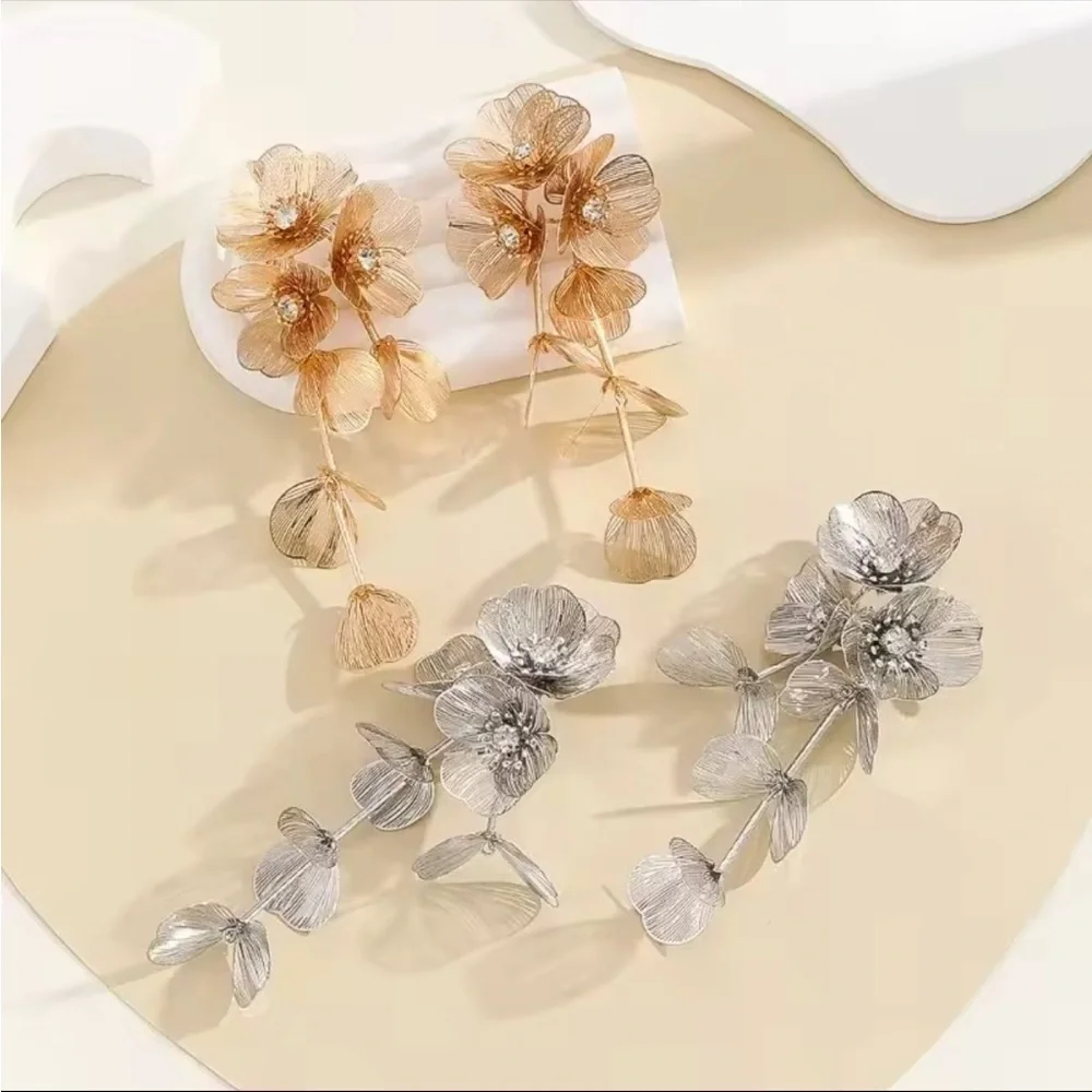 ZARA Kate Middleton Inspired Cascading Floral Earrings – Statement Elegance - Picture 6 of 6